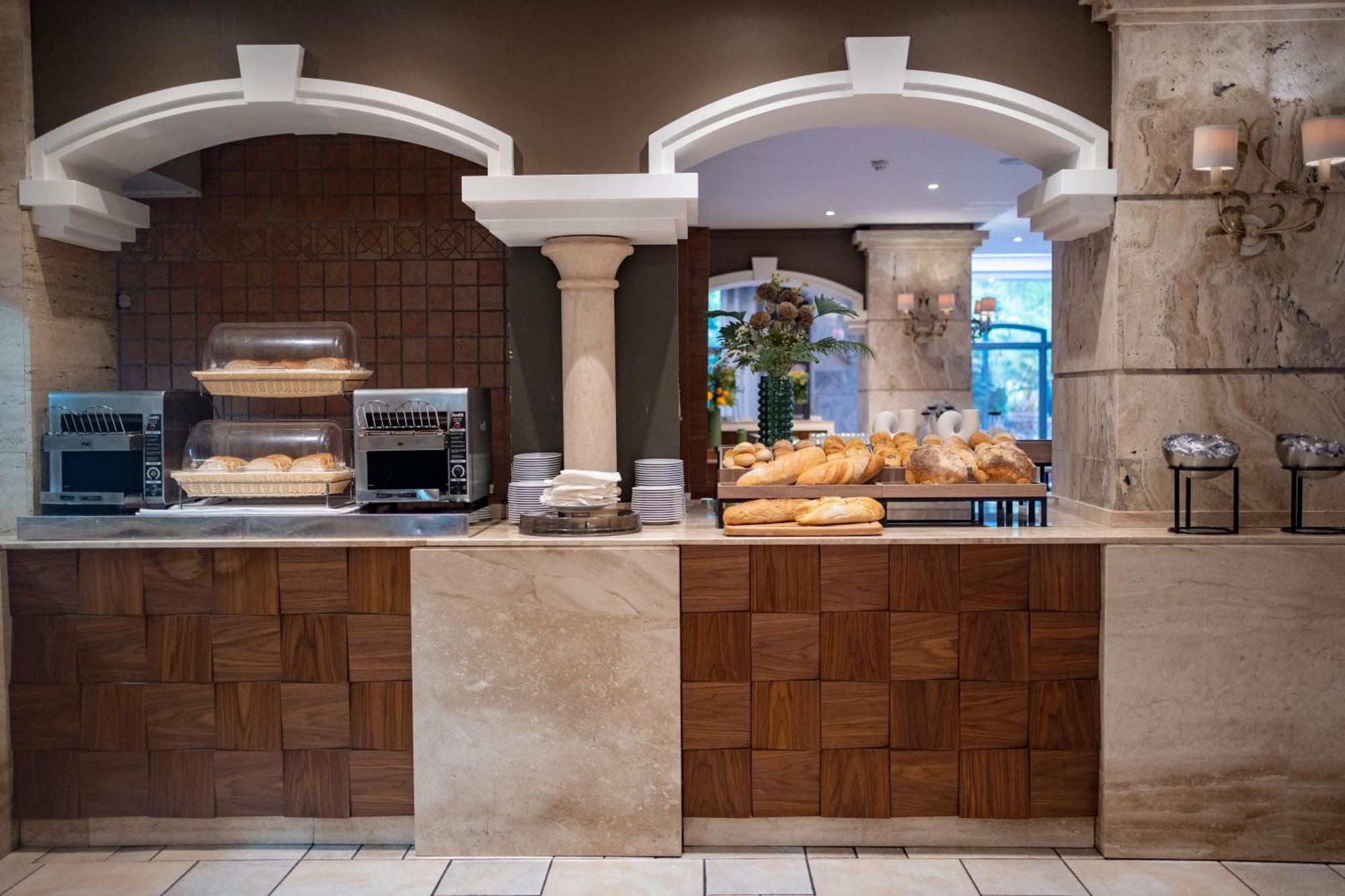 Maritim Antonine Hotel & Spa Мелліха Екстер'єр фото